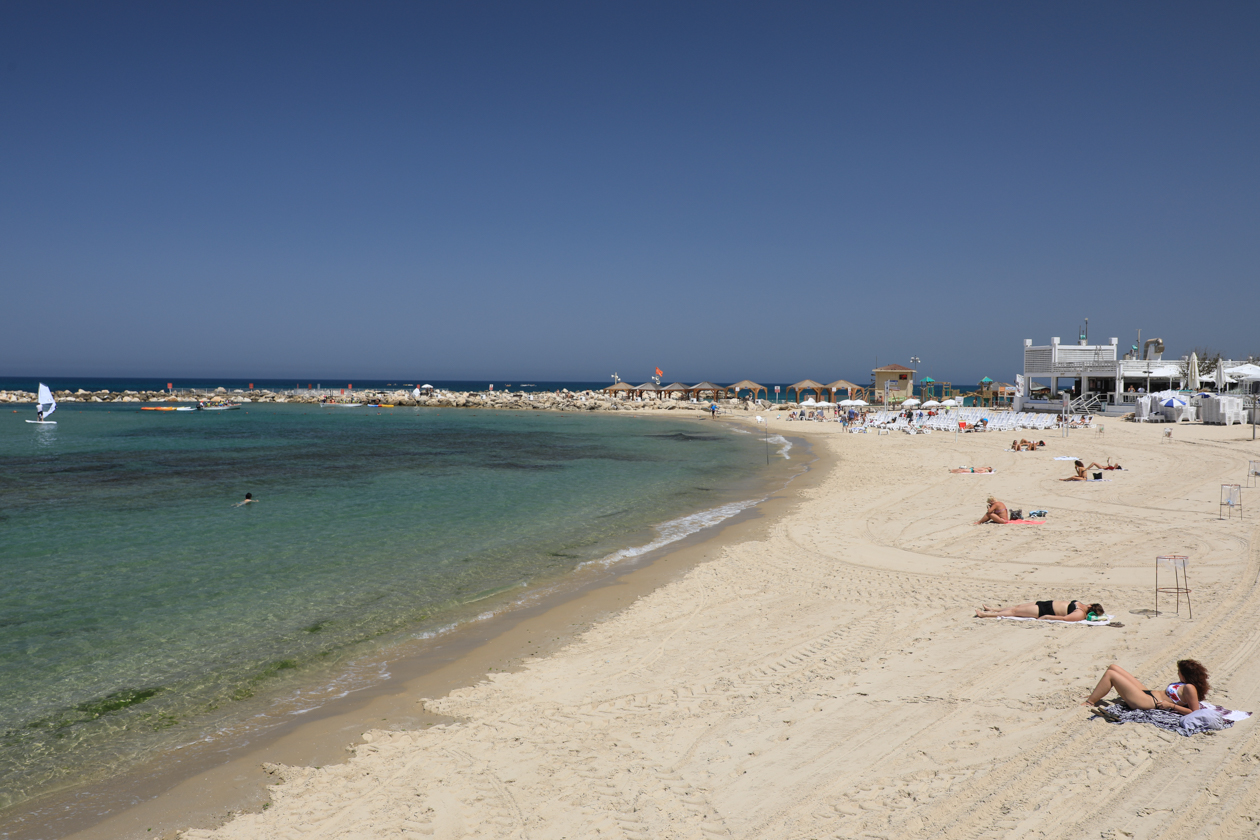 tel-aviv-hilton-beach