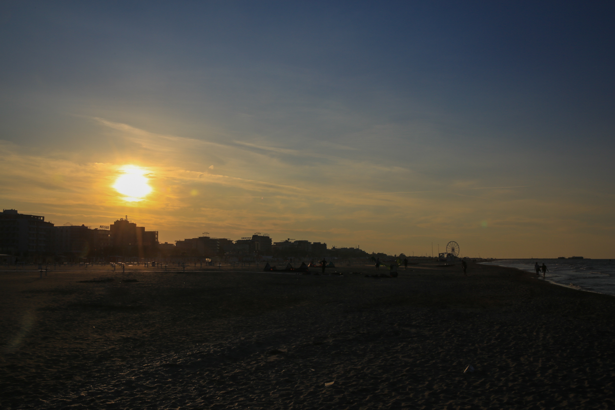 rimini-zonsondergang-boven-strand