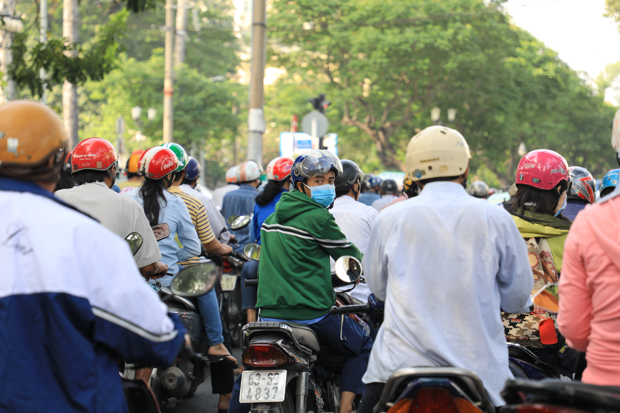 vietnam-saigon-scooters